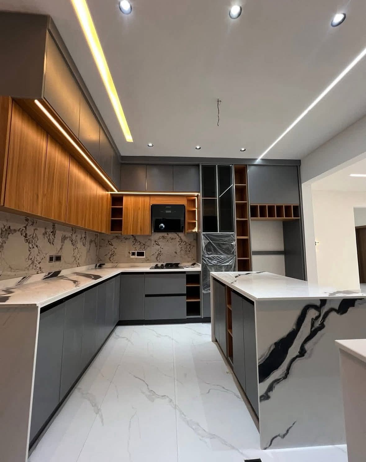 Marble wood kitchen