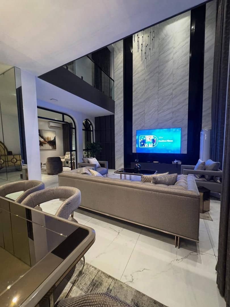 Grand living room