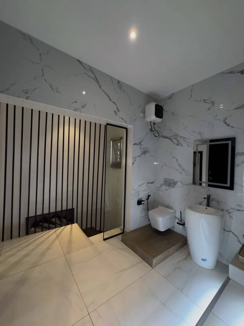 Freestanding black tub bathroom